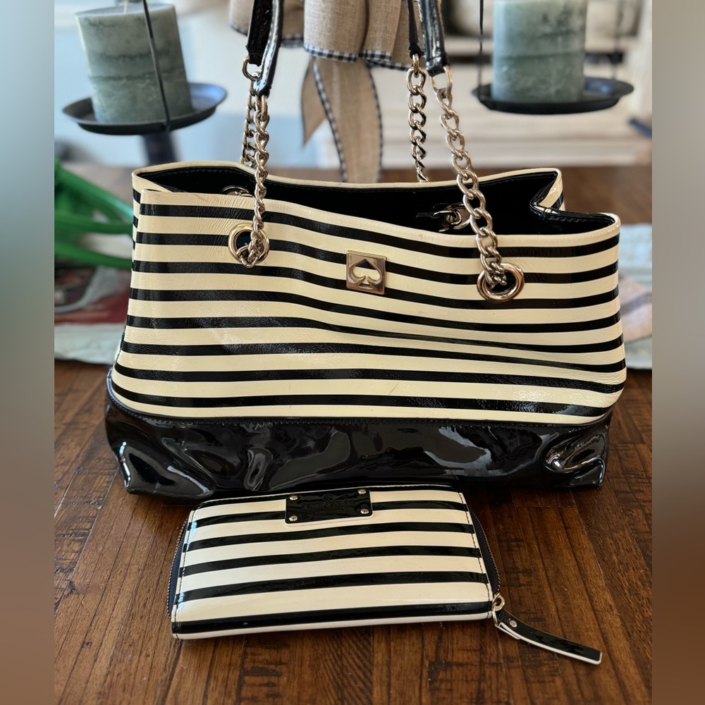 KATE SPADE BLACK AND WHITE STRIPED PATENT LEATHER CHAIN BAG AND WALLET